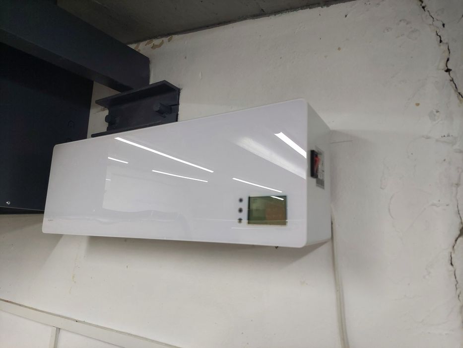 Настінний обігрівач.