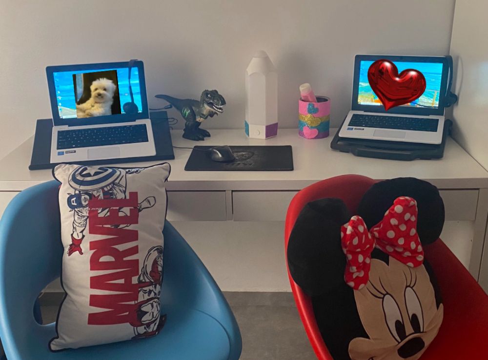 Secretaria ikea (camarinho maquiagen) com cadeiras