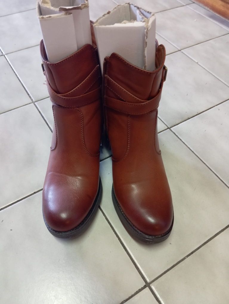 Botas mulher castanhas