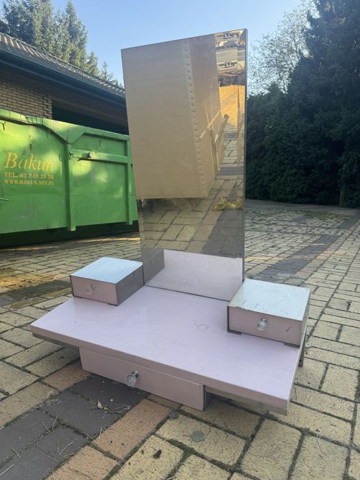 Toaletka różowa do zawieszenia ze stali nierdzewnej