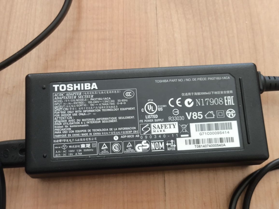 Carregador original para portátil Toshiba 19V 4,74A 5.5 mm x 2.5 mm