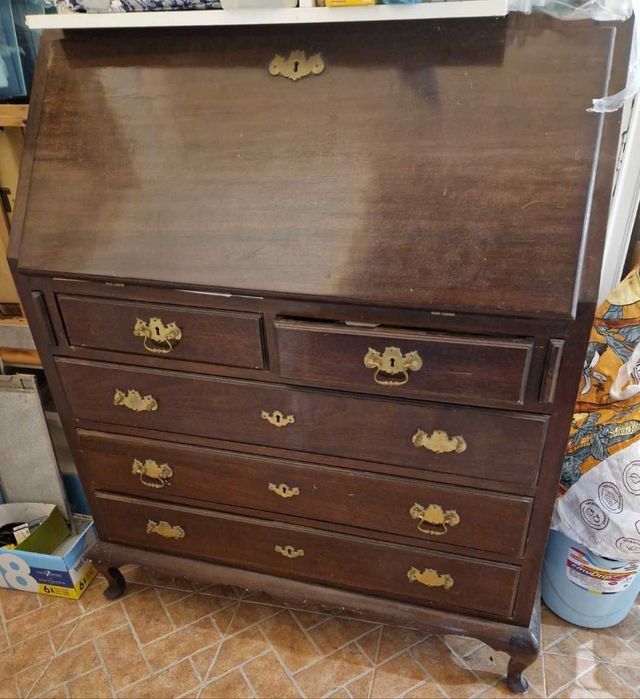 Secretaria classica com gavetas e tampo de abrir