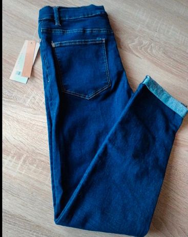 Nowe z metką spodnie dżinsowe chłopięce  rozmiar 158