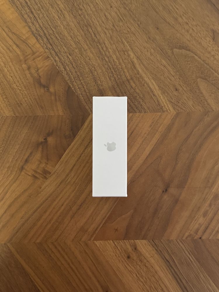 Oryginalne pudełko po Apple AirPods 2. generacji