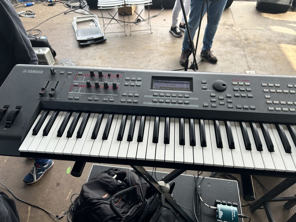 Teclado Yamaha MoxF6