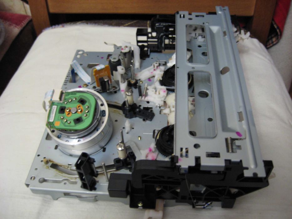 Лентопротяжка с видеомагнитофона