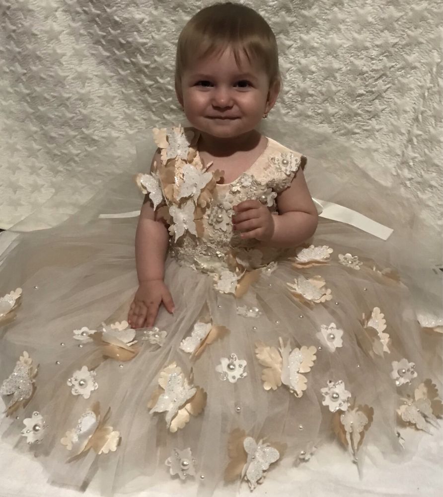 Нарядное детское платье-маечка с блестящими бабочками от 1 до 3-х