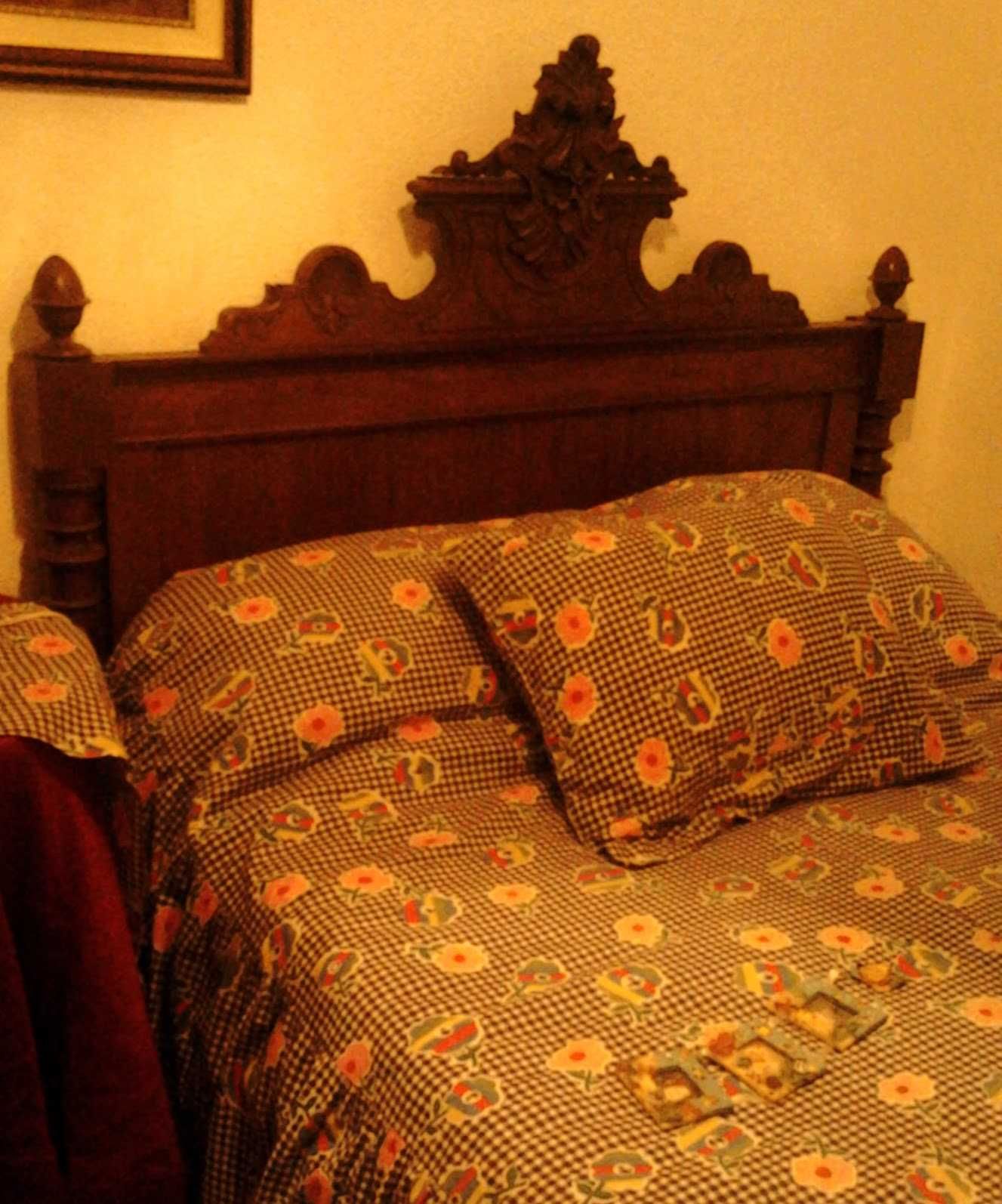 Cama centenária linda baixa de preço oportunidade única