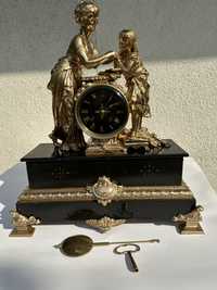 Zegar kominkowy, figuralny