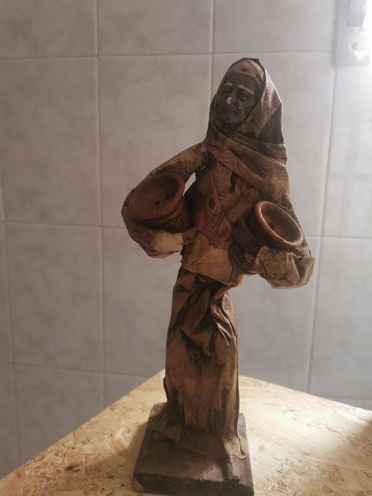 Bonecos em pasta de papel