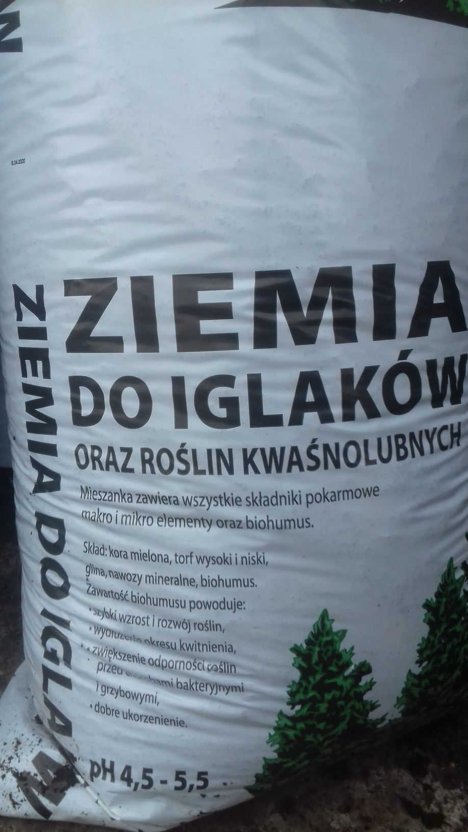 Kora sosnowa . ziemia ogrodowa,torf