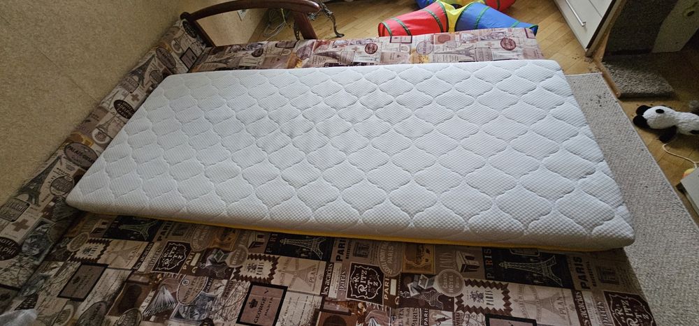 Продам матрас на диван(топер)