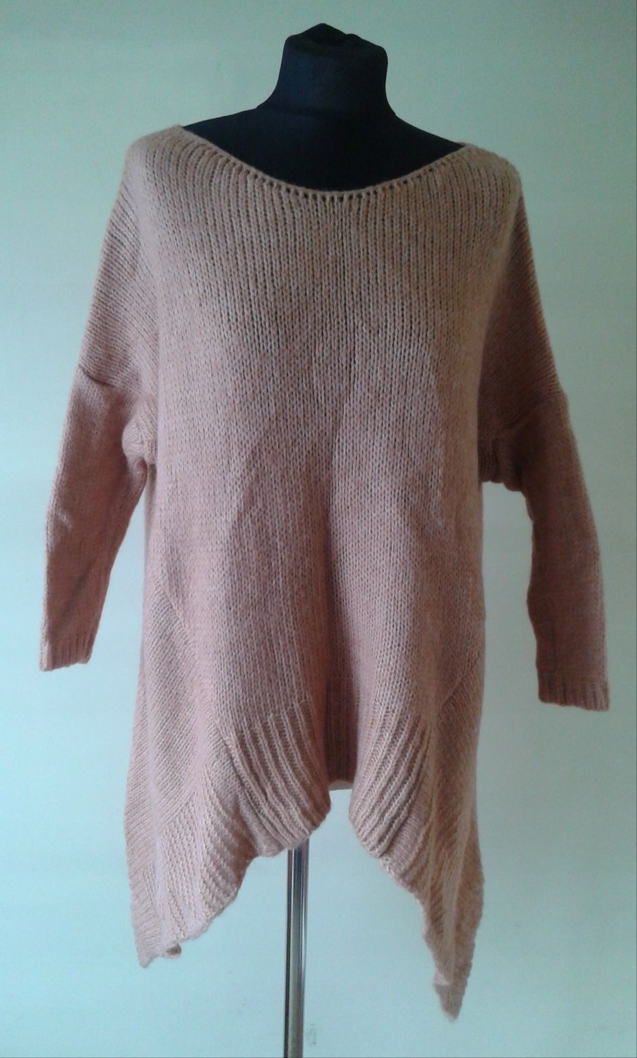 Długi damski sweter