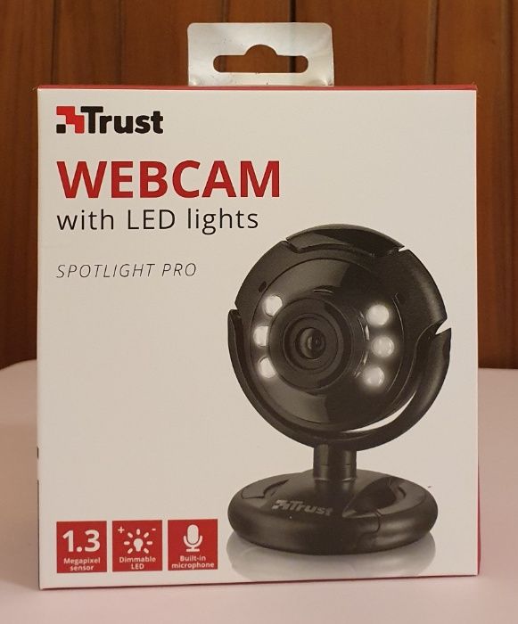 Webcam TRUST Spotlight Pro (3 MP - Microfone Incorporado)