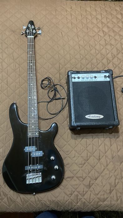 Baixo eletrico e amplificador