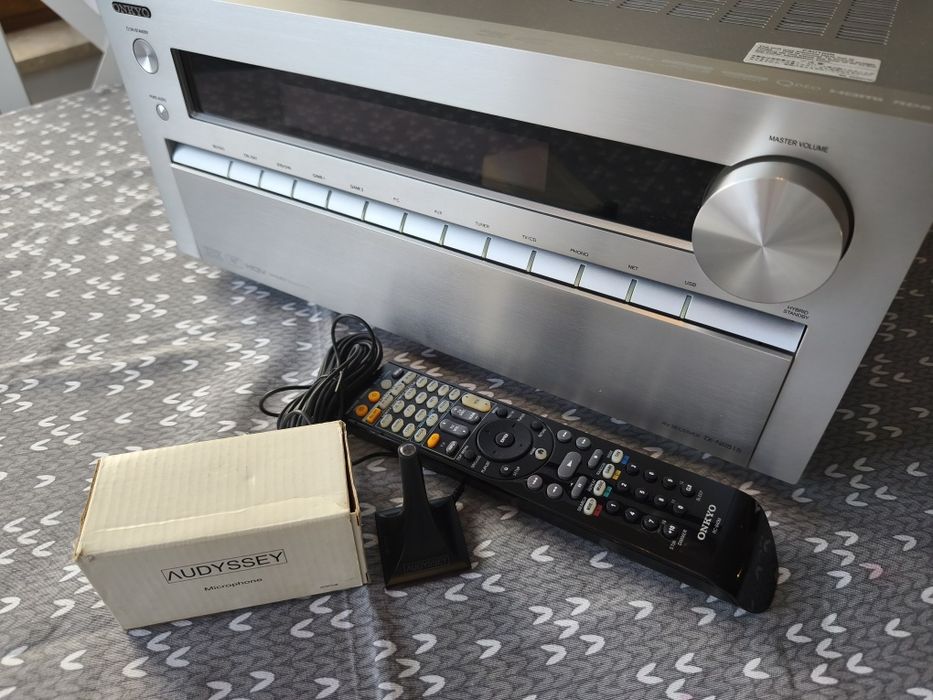 Amplituner Onkyo TX-NR818