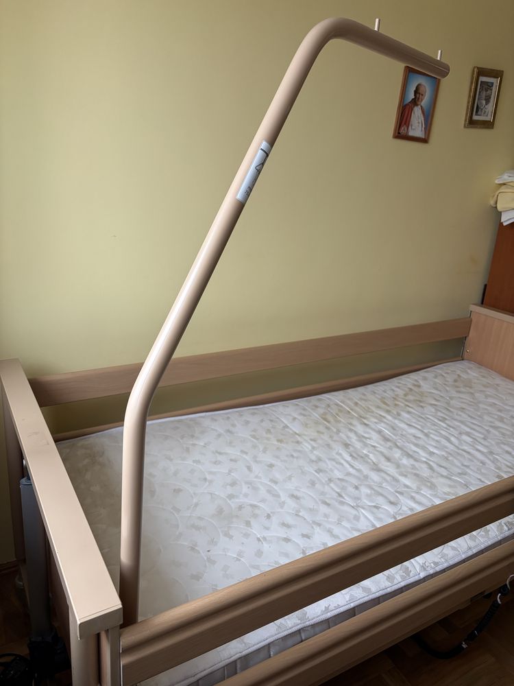 Niemieckie łóżko rehabilitacyjne Burmeier z materacem przeciwodleżynow