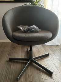 Fotel szary obrotowy regulowana wysokość Skrustva marka Ikea