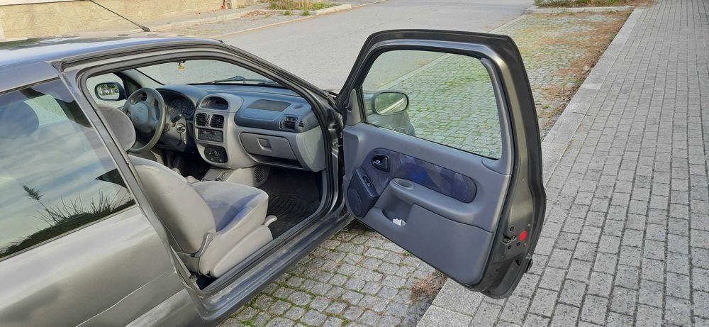 Renault clio 1.2   3 portas