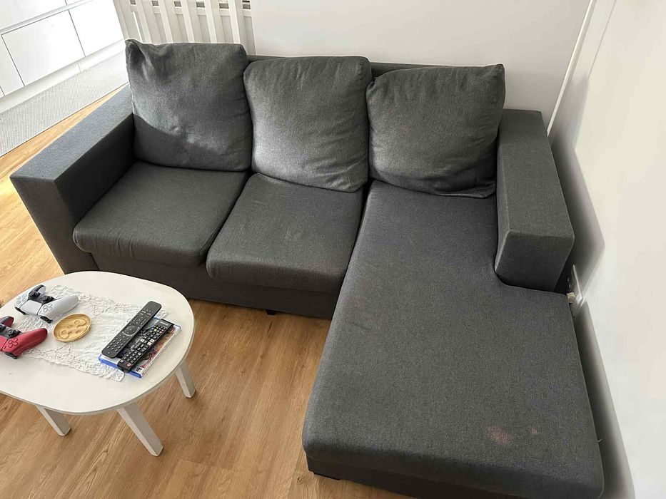 Sofá cinzento com chaise long