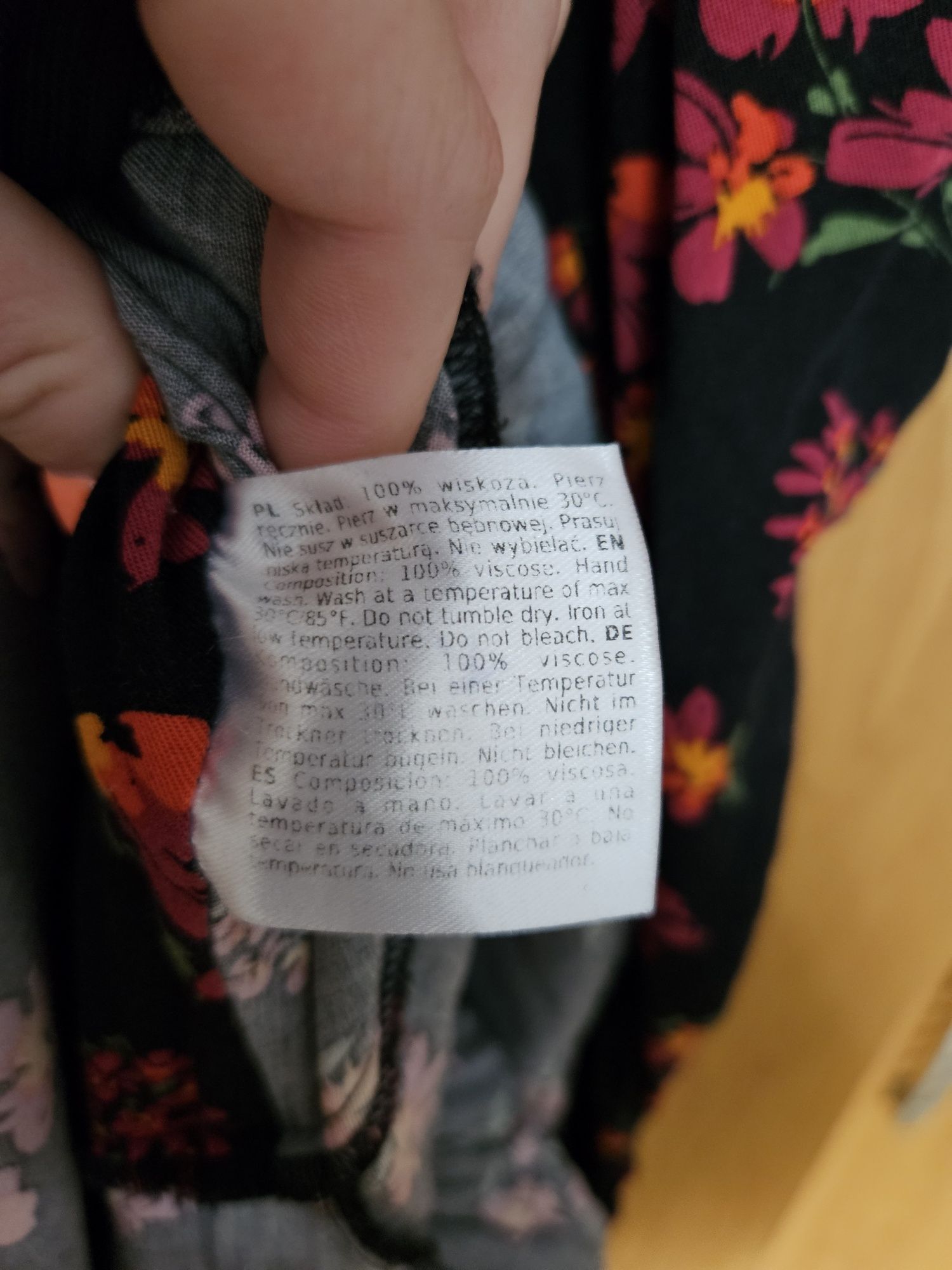 Sukienka z paskiem Laurella
