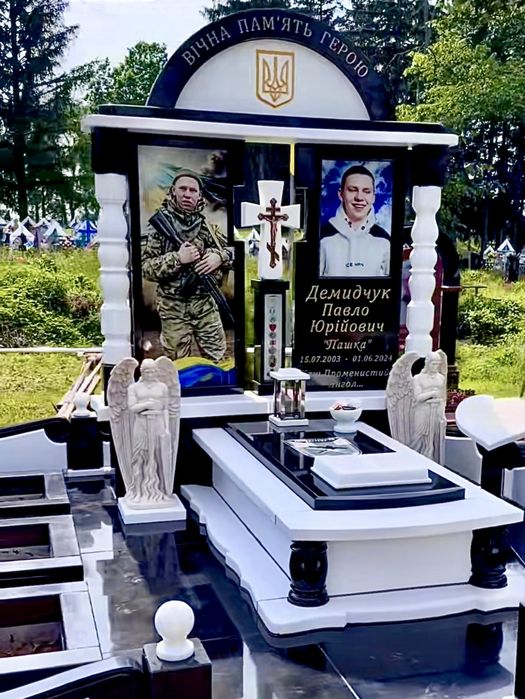 Памʼятник військовому герою з граніту військові памʼятники Дніпро