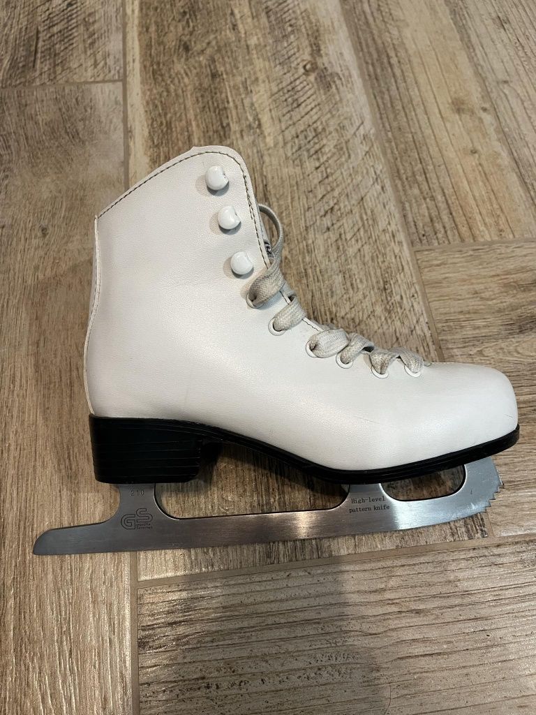 Łyżwy figurowe r.35,5