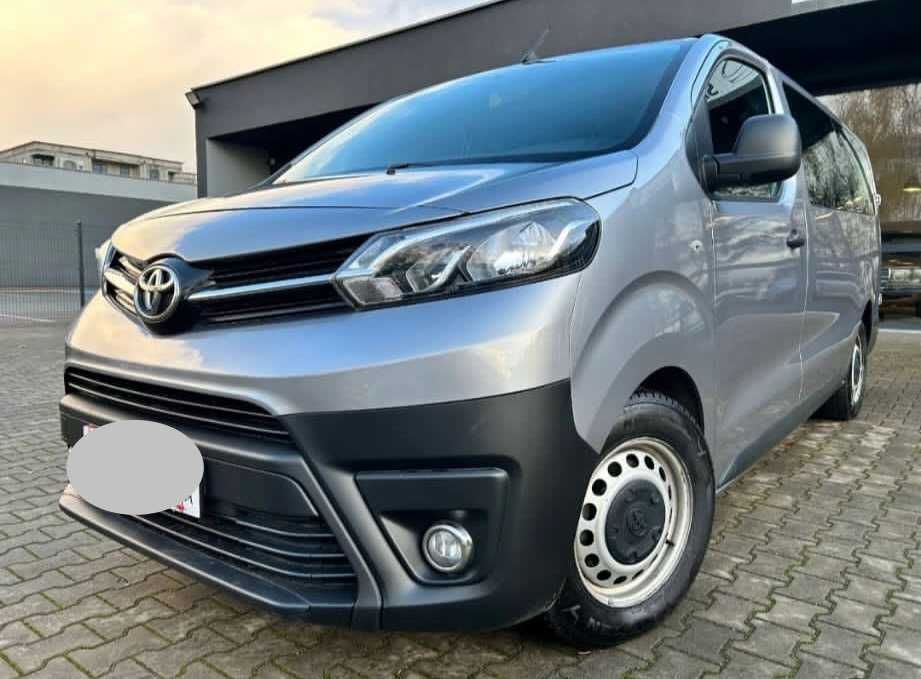 Wynajem busa 9 osobowy Toyota ProAce