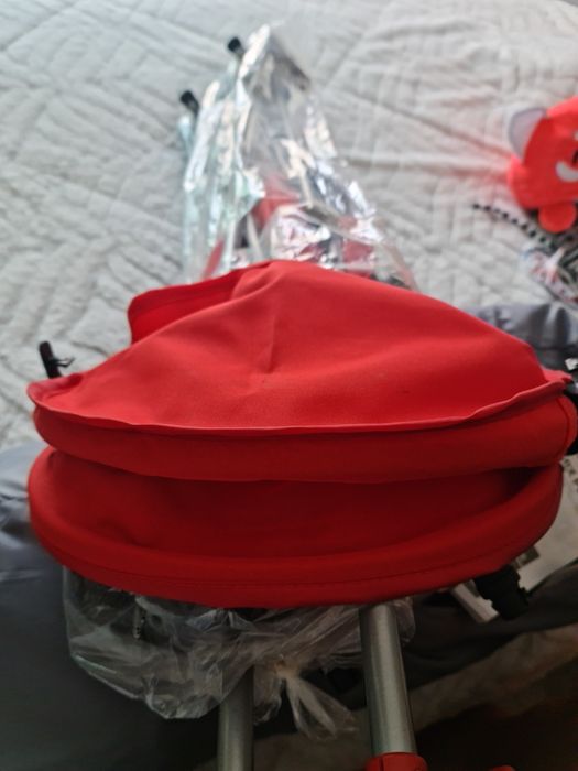 Carrinho de bebé novo