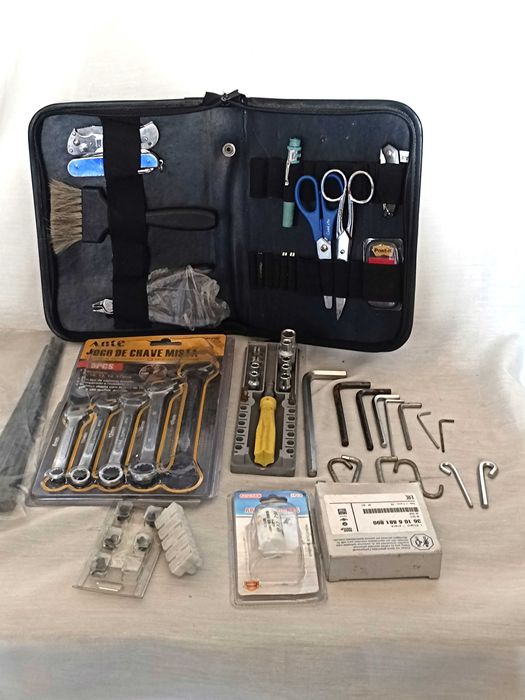 Conjunto de várias ferramentas e acessórios