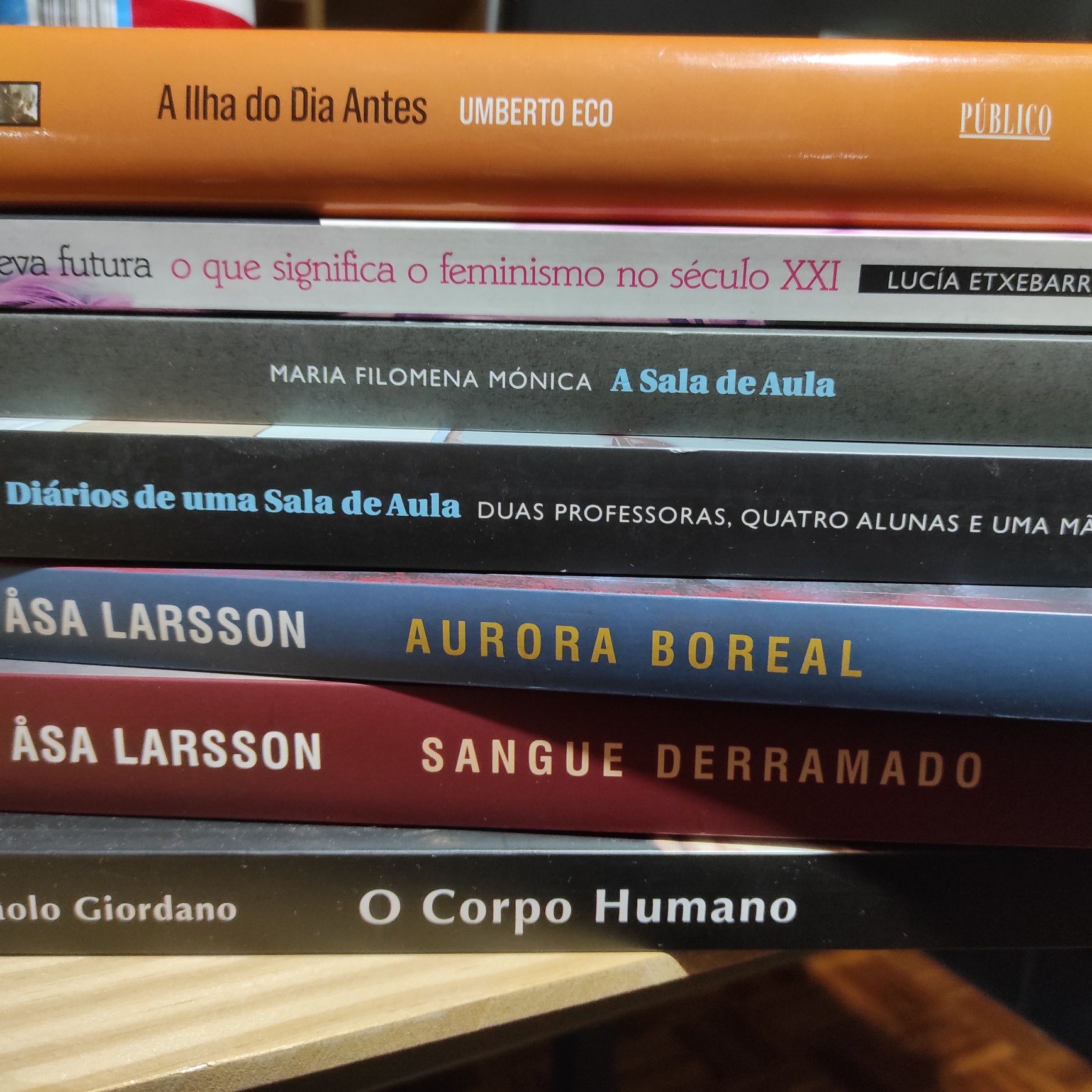 Vários livros a partir de 3 euros.