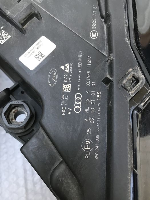 Фара Audi Q7 4M matrix права