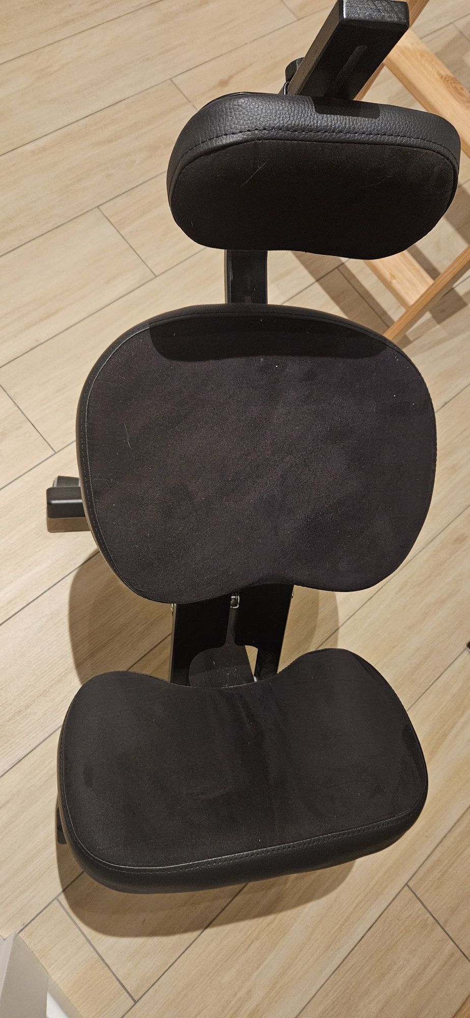 Klękosiad. Klęcznik z oparciem. Ergo comfort plus