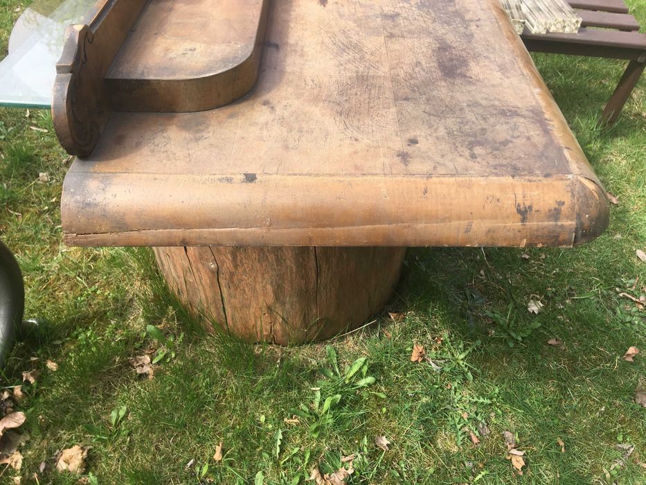 Stary drewniany element - przyszłe biurko?