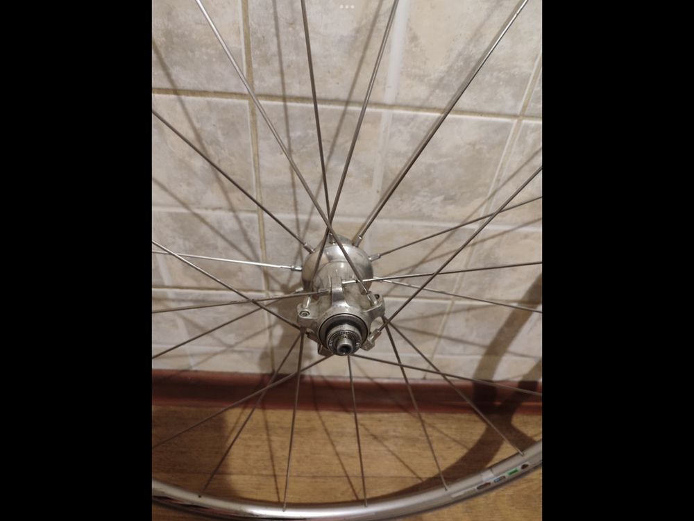 Колеса шоссейные 28 дюймов shimano ultegra WH-6600