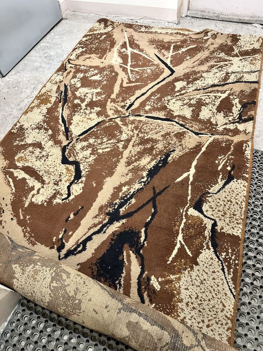 Dywan w odcieniach brązu