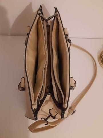 Duża torebka beżowa, dużo kieszeni, zamek