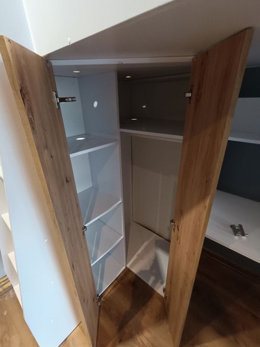 Łóżko, antresola z biurkiem