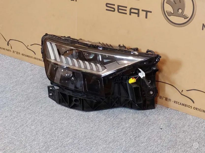 Audi Q8 Lamapa nowa oryginalna kompletna 4M8941036