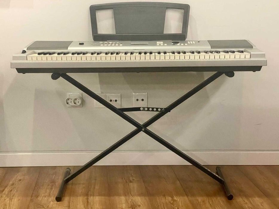 Piano Yamaha DGX-230