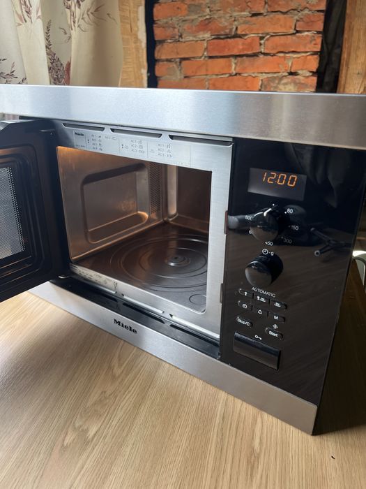 Вбудована мікрохвильова піч Miele M 8160-1
