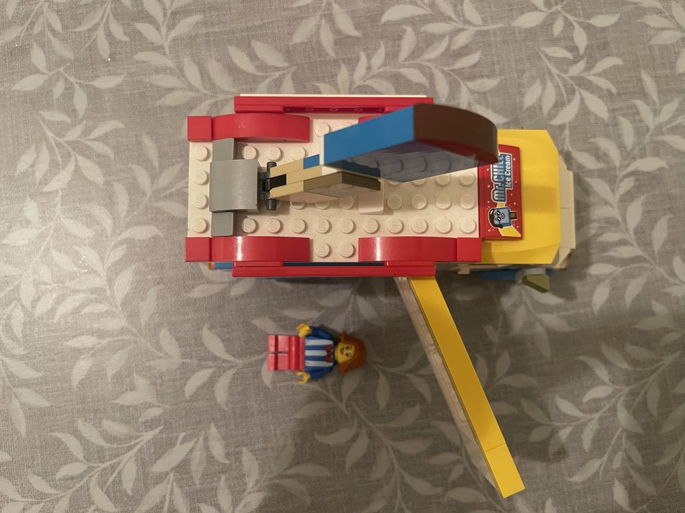LEGO City Фургон с мороженым (60253)