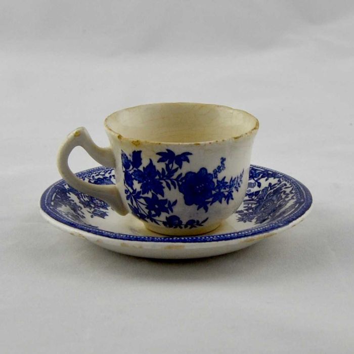 Chávena de Café e pires em faiança da Fábrica Gilman Sacavém