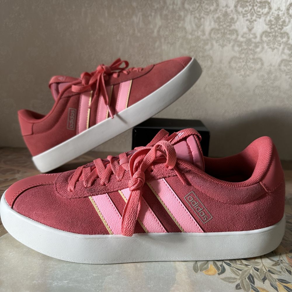 adidas. Жіночі кеди. Оригінал. Нові. Шкіра. Розмір 41.1/3 ; 37.1/3