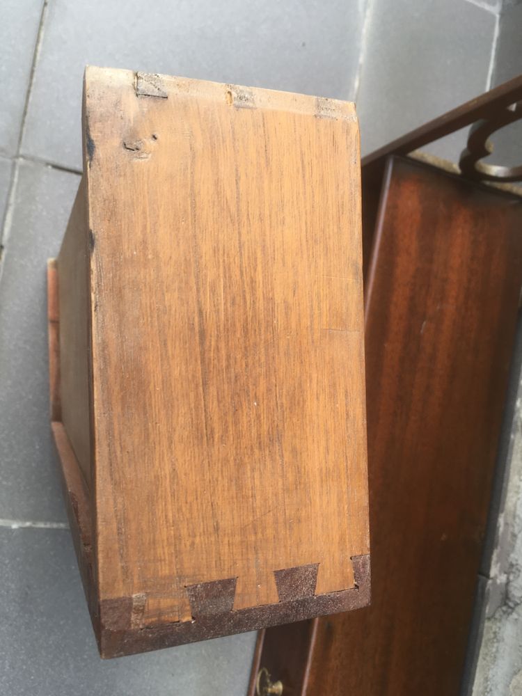 Angielska mahoniowa półka na książki początek XX wieku vintage design