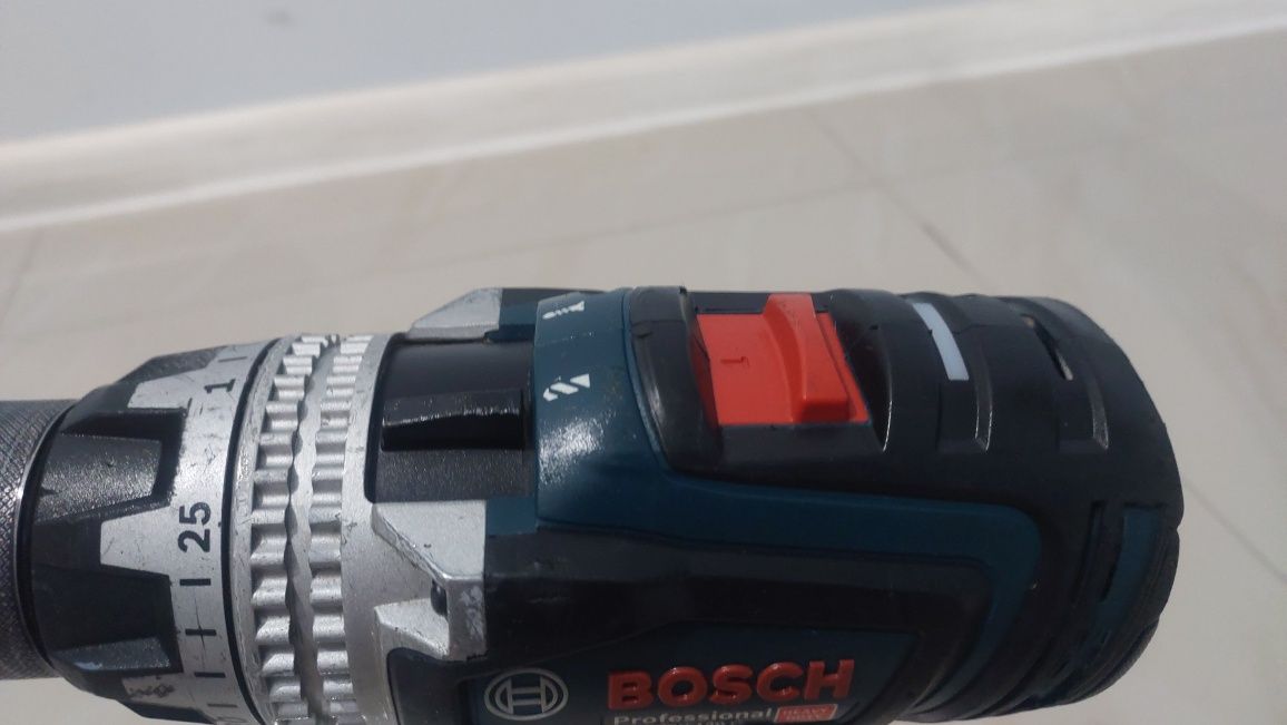 Акумуляторний ударний дриль-шурупокрут Bosch Professional GSB 18V-150