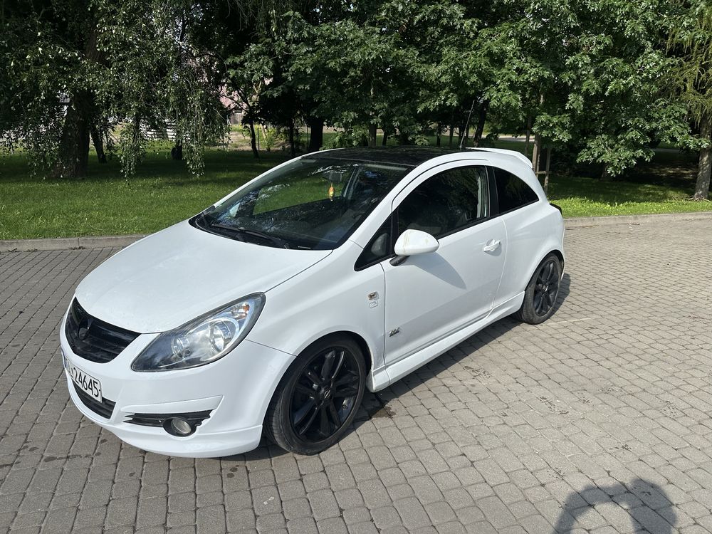 Opel Corsa D/ Pakiet OPC / 1.4 b / 2010r/Bogate Wyposażenie/ 2 Kpl.Kół