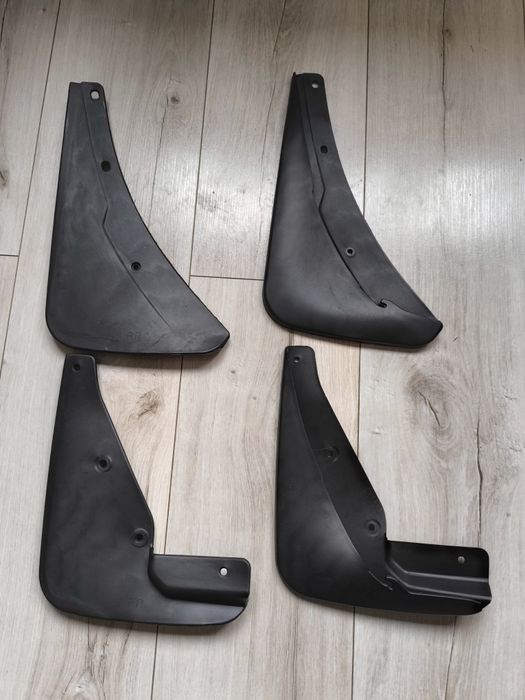 Chlapacze Dodge Challenger osłony Błotniki