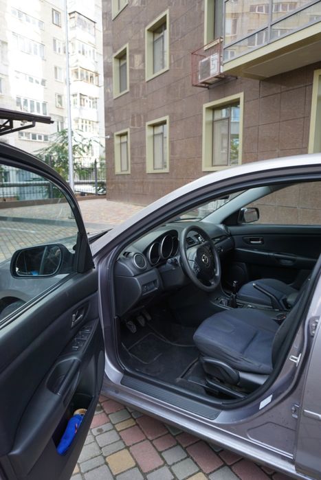 Авто Mazda 3/хетчбек