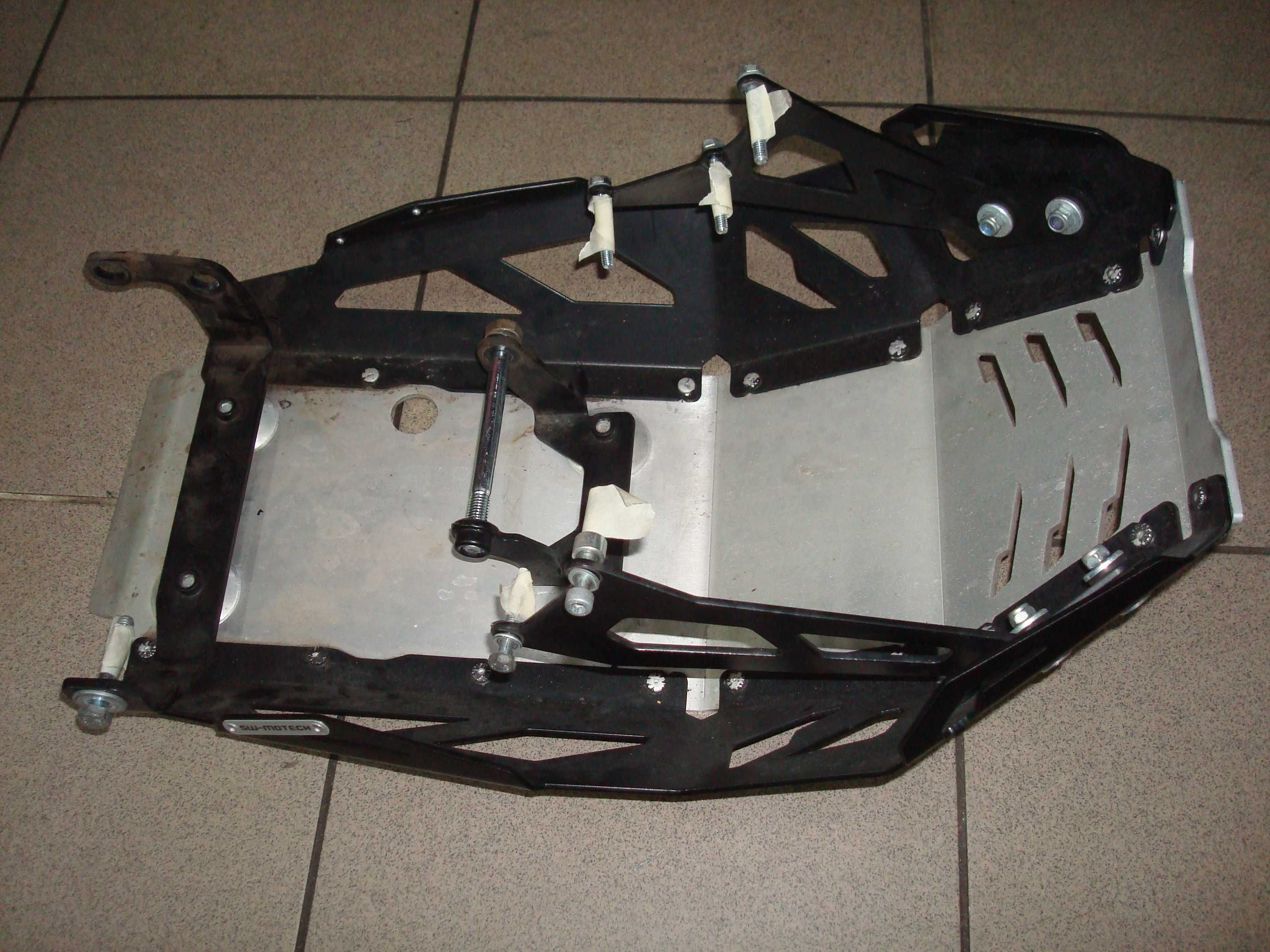 Osłona silnika SW-Motech Suzuki DL 650 V-Strom 22r